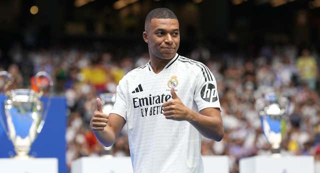 Dos pesos pesados del séquito Mbappé y una ‘silla vacía’ en su presentación con el Real Madrid