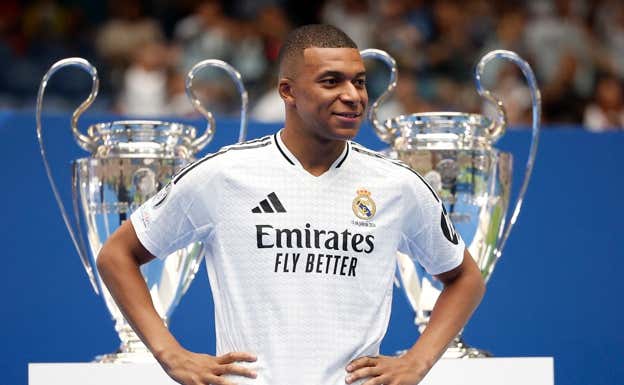 Kylian Mbappé durante su presentación.  REUTERS