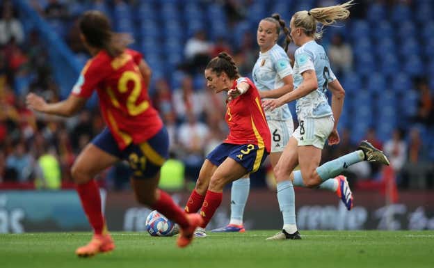 Teresa en el momento del disparo.  RFEF