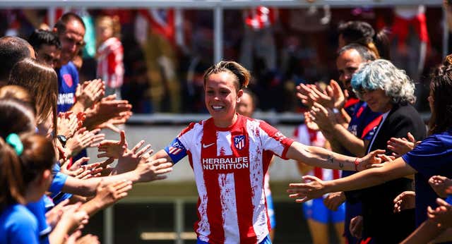 Amanda Sampedro anuncia su retirada: «Bueno, fútbol, hasta aquí; ha sido todo un placer»