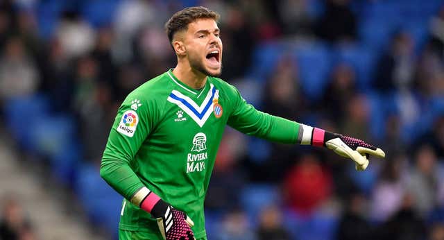 El Sevilla ata a Álvaro Fernández… a la espera del adiós de Dmitrovic