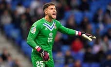El Sevilla ata a Álvaro Fernández... a la espera del adiós de Dmitrovic