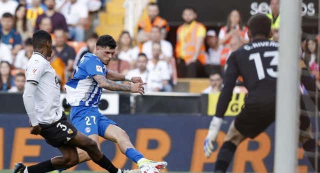 Real Sociedad y Alavés cierran el traspaso de Javi López