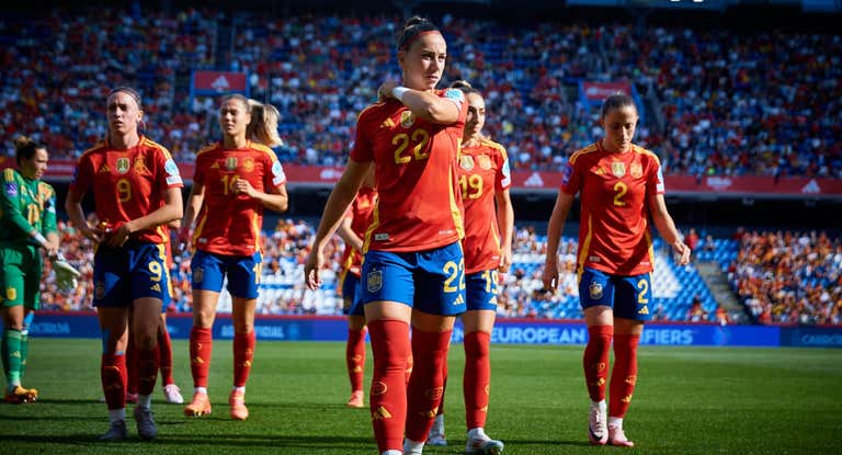 Athenea preparándose para el partido.
