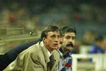 Hurgando en las presentaciones de los entrenadores del Barça se entiende por qué Cruyff era único: «No sigue. Se queda. Cedido...»