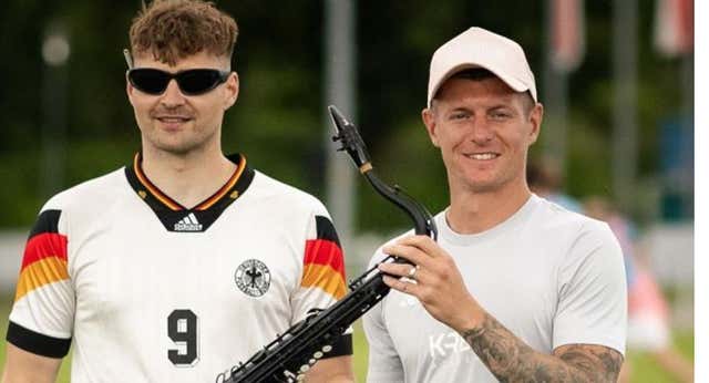 Subastan el saxofón más famoso de la Eurocopa: todo irá a la Fundación de Kroos