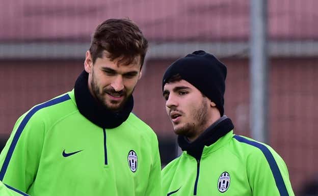 Fernando Llorente junto a Morata en un entrenamiento con la Juventus.  AFP