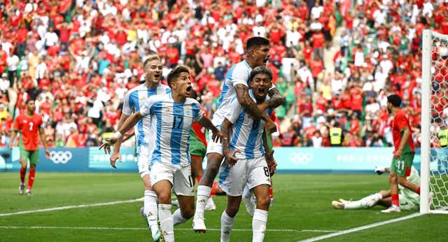 ¡Bochorno histórico! Se reanuda dos horas después el Argentina-Marruecos con un gol anulado