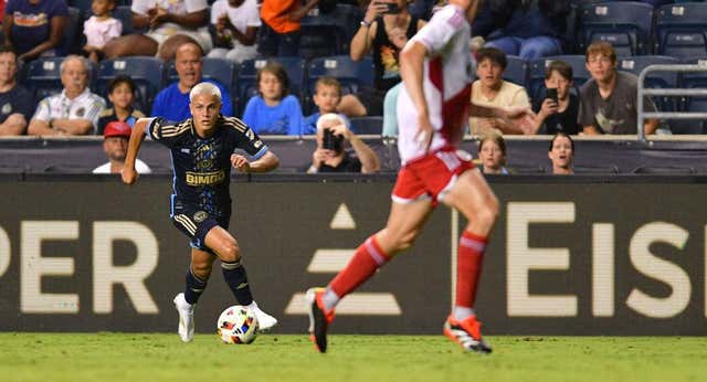 De Adu a Sullivan, los rostros más prematuros del fútbol internacional