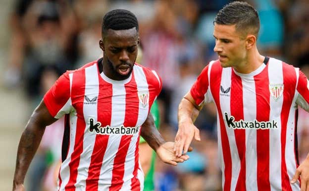 Guruzeta feleicita a Iñaki tras su gol. Athletic Club