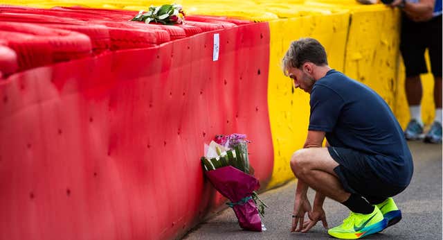 Un ramo de flores hace el silencio en Spa