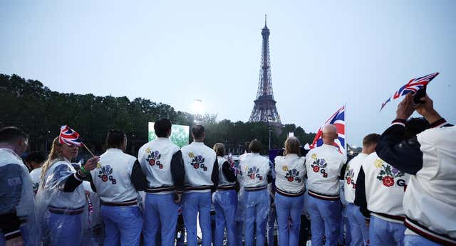 La realización, el reparto de los barcos y la lluvia pinchan el globo de París en la ceremonia más criticada que se recuerda