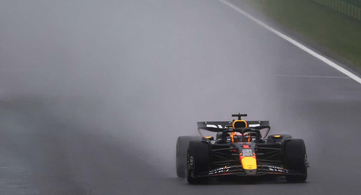 Max Verstappen, bajo la lluvia de Spa./REUTERS