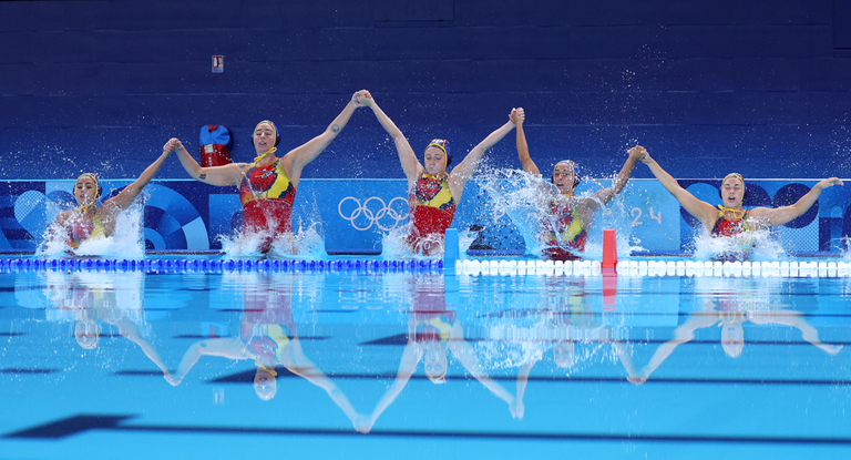 El equipo de waterpolo antes de jugar ante Estados Unidos en los Juegos Olímpicos de París.