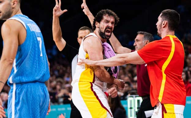 Sergio Llull celebra un triple. FIBA
