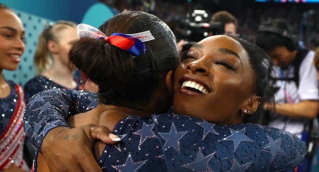 La teoría de la ‘báscula desequilibrada’ de Simone Biles explica su emoción ocho años después