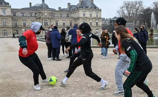 Prohibido competir con hiyab en los JJOO... pero no para todas: “No quieren que se vea que son francesas y musulmanas”