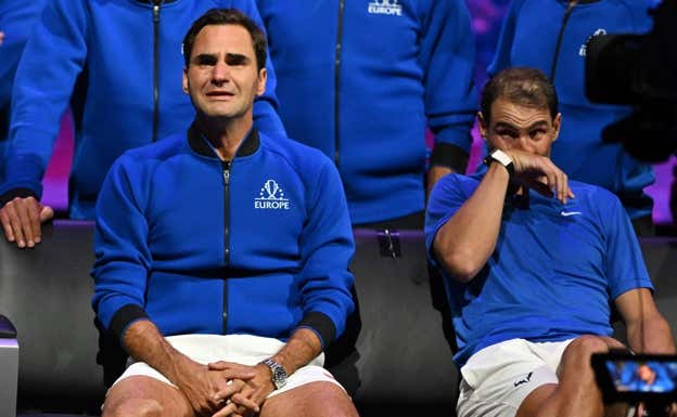 Federer y Nadal lloran juntos durante la retirada del suizo en 2022.  Glyn KIRK / AFP