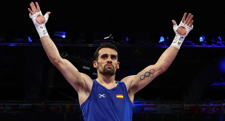 José Quiles festeja su victoria sobre Sabryhan en el torneo olímpico de París 2024.