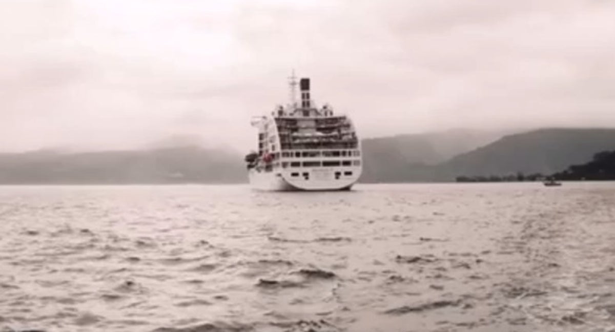 Los surfistas olímpicos se alojan en un crucero con 100 camarotes y ocho cubiertas.
