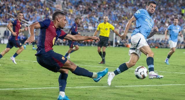 Lewandowski arropa a Vitor Roque tras su oportunidad perdida: «Tiene el talento»