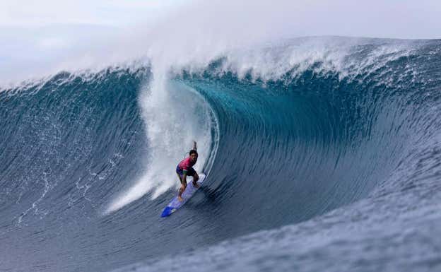 Gabriel Medina surfea una ola. JEROME BROUILLE/AFP