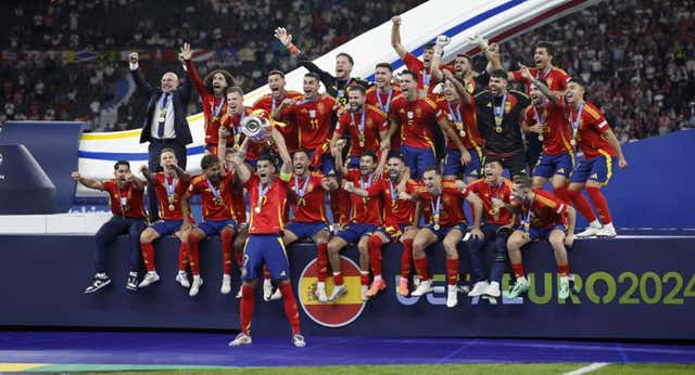 El mundo del fútbol se sigue rindiendo a los métodos de la España de Luis de la Fuente