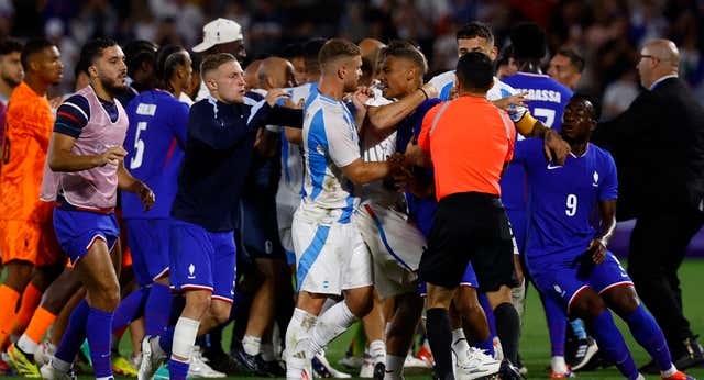Francia y Argentina llegan a las manos tras las tensiones que inició el vídeo de Enzo Fernández