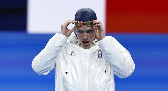 ¿Por qué tantos nadadores salen a la piscina en abrigo? Una de las preguntas más repetidas en estos JJOO tiene explicación