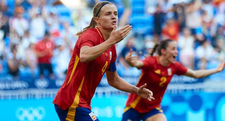 Irene Paredes celebra su gol con la Selección ante Colombia en el partido de cuartos de final de los JJOO.