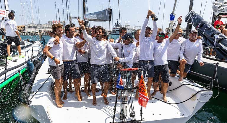 El Teatro del Soho Altavista celebra su octava Copa del Rey al llegar a tierra.