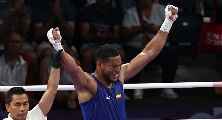 Emmanuel Reyes Plá ganando su combate de cuartos de final de los Juegos Olímpicos 2024.