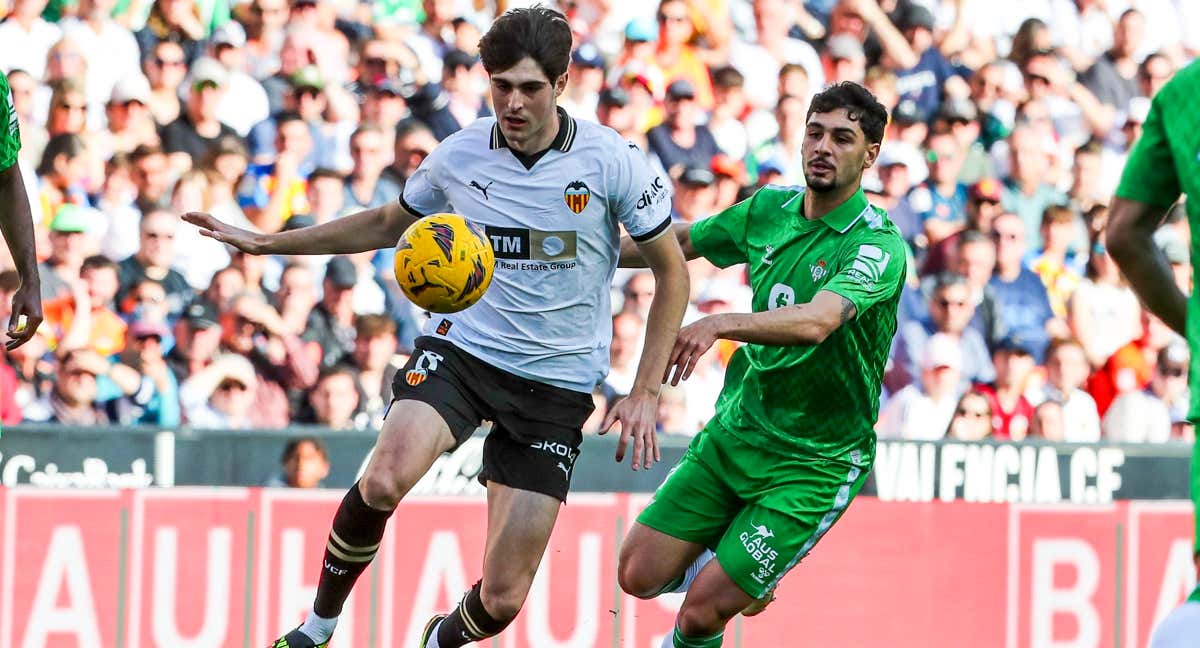 Javi Guerra, en un partido con el Valencia.