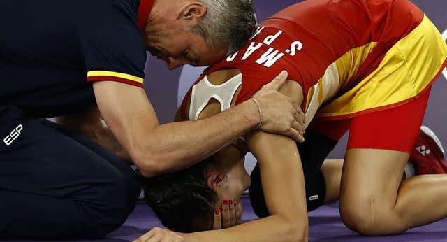 Fernando Rivas, desconsolado ante la lesión de Carolina Marín: ‘Me ha mirado y me ha dicho ‘me he roto»