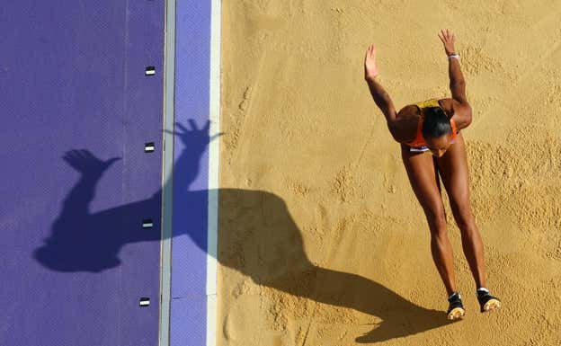 Ana Peleteiro durante un salto. REUTERS