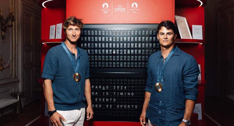 Florian Trittel, izquierda, y Diego Botín, derecha, en la sede de OMEGA en París.