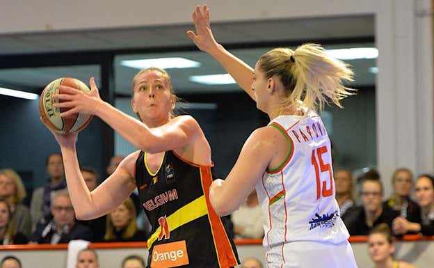 Emma Meesseman jugando con Bélgica en 2016.  FIBA