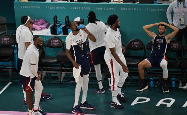 Davis, LeBron, Durant, Embiid, Holiday y Curry. Reuters