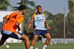 Así fue el primer entrenamiento de Mbappé en Valdebebas: una ruleta, goles y asistencias… y el método Pintus