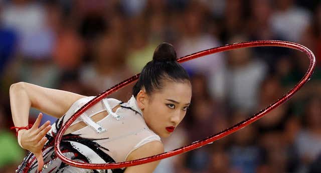 Qué aparatos se utilizan en conjuntos de gimnasia rítmica en los Juegos Olímpicos