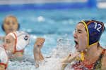 España consigue un triunfo agónico y peleará por el oro que le debe el waterpolo