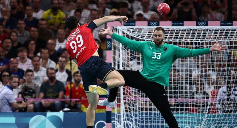 Andreas Wolff (33), ante el lanzamiento de Javi Rodríguez.