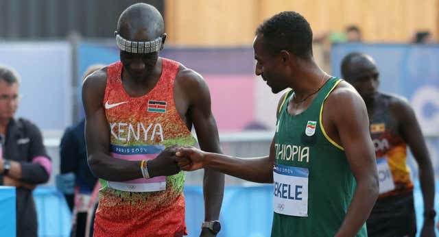 En entredicho la ‘dictadura’ de la tribu que corre para ganarse la vida y que inspiró a Decathlon: «Descansan hasta el aburrimiento»