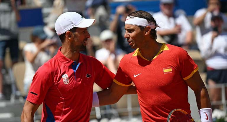 Djokovic y Rafa Nadal, en el partido que les enfrentó en los Juegos de París.