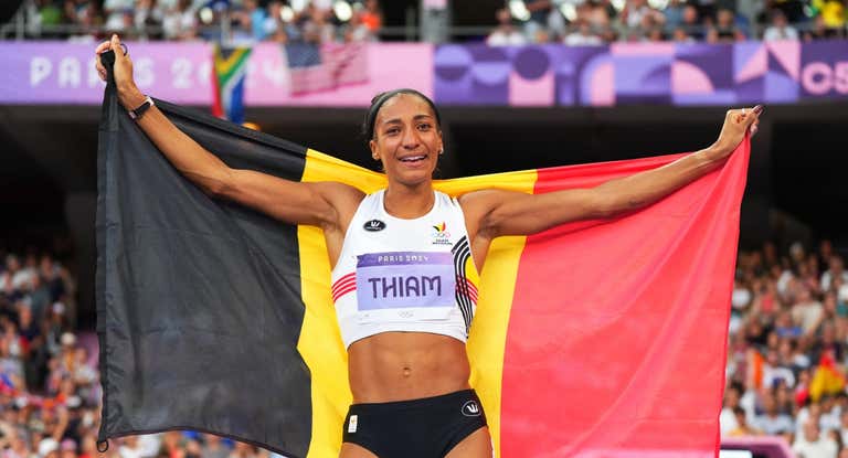 Thiam celebrando el oro conseguido en los Juegos Olímpicos de París 2024.