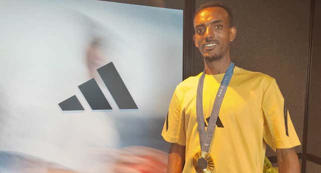 Tola, el campeón que no esperaban ni siquiera en su país: «Lloré al cruzar la meta»