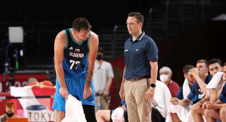 Luka Doncic y Aleksander Sekulic, en una imagen de archivo, con Eslovenia.