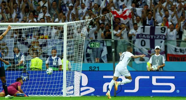 Así fue el debut de Mbappé: de ‘9’, aliado con Vini y con un gol para el recuerdo