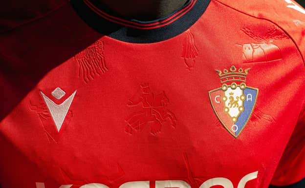 Detalles primera equipación de Osasuna.  OSASUNA