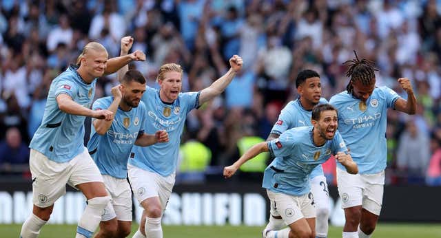 Así queda el mapa de la TV del fútbol internacional en España: DAZN pisa fuerte y Movistar adquiere un partido de Premier
